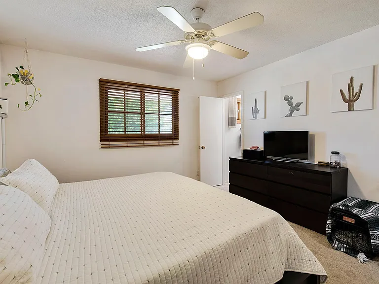 3117 S Jentilly Ln — Photo 17