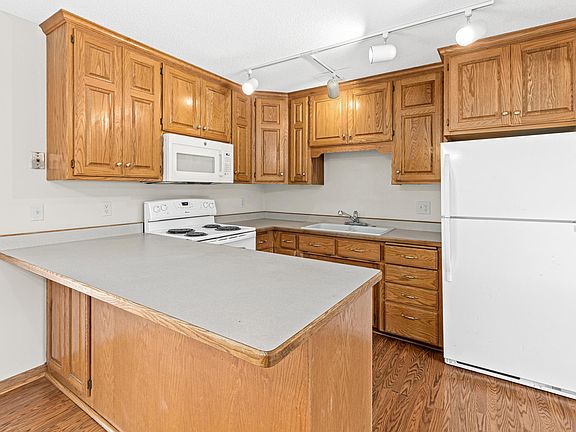 5th image of 715 County Road C W