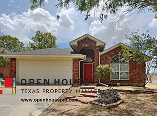 3800 Berrybush Ln, Fort Worth, TX 76137