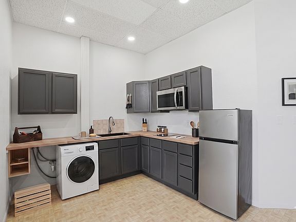 5th image of 428 N Iowa Ave #5