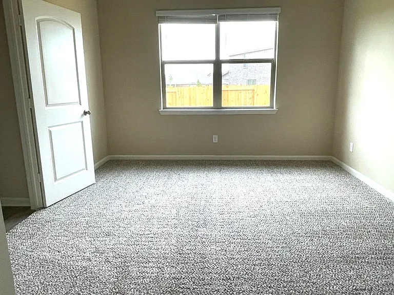 1149 Beaverwood Ln — Photo 2