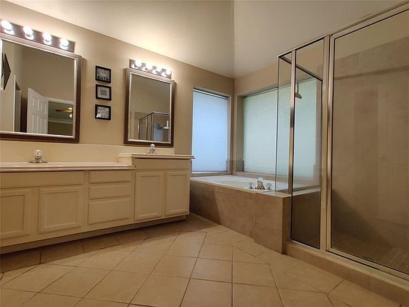 3rd image of 4523 Wavertree Dr