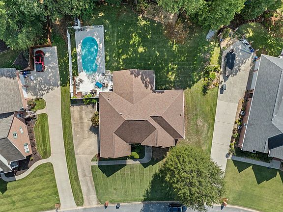 4th image of 158 Stoney Creek Dr