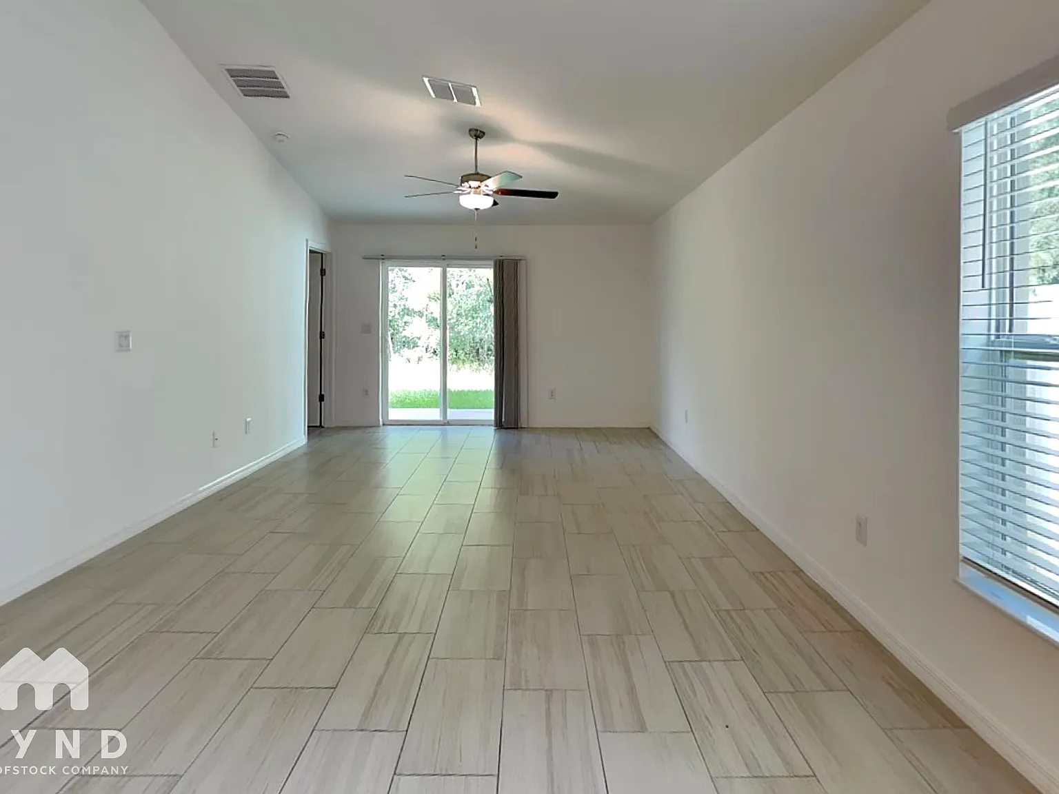 3 bed, 2.0 bath, 1461 sqft, $2,425 — Photo 2