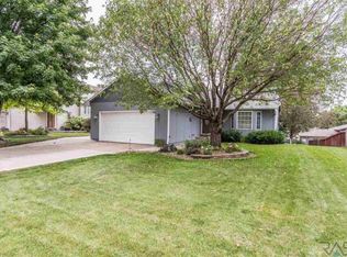 5116 E 18th St, Sioux Falls, SD 57110