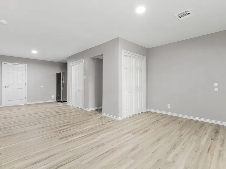 1401 Garrett St — Photo 5
