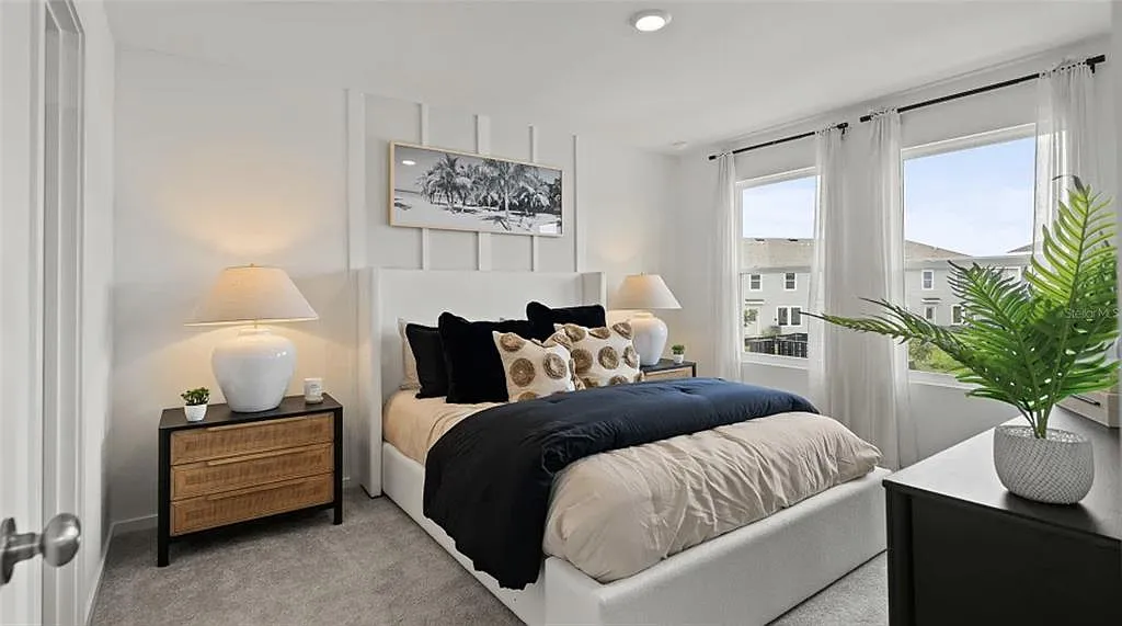 3 bed, 2.5 bath, 1378 sqft, $1,900 — Photo 1