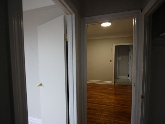 4th image of 885 E 38th St APT 10