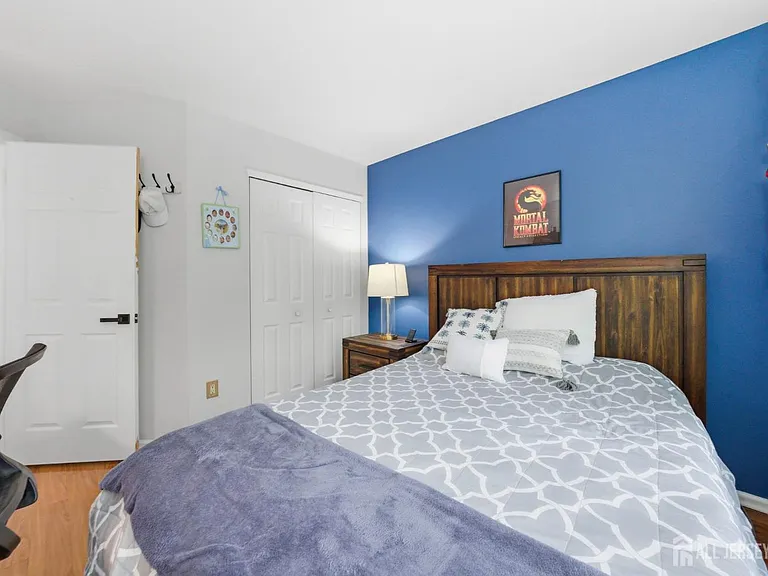 3 Dorchester Dr — Photo 37