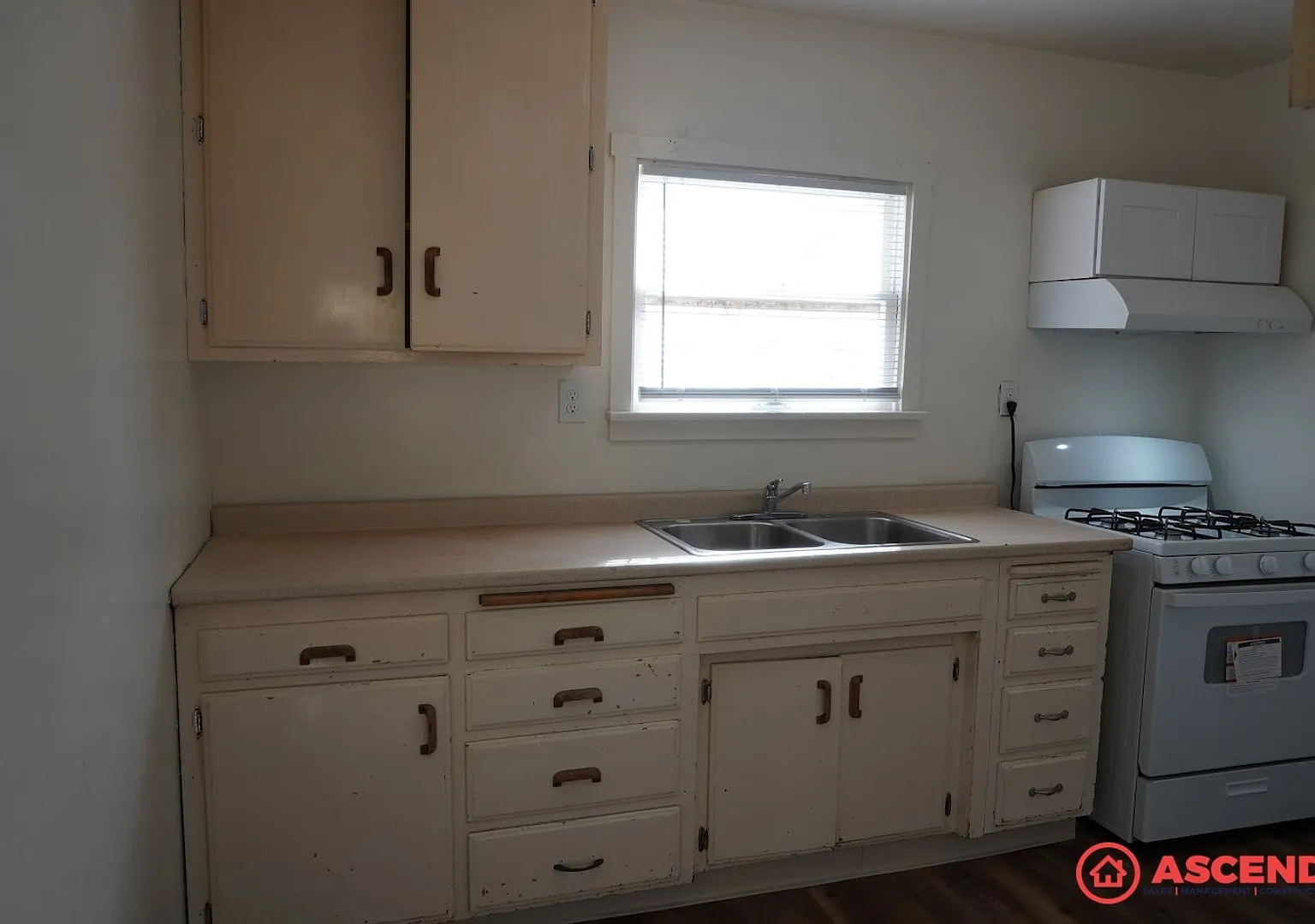 214 Beardsley Ave — Photo 4