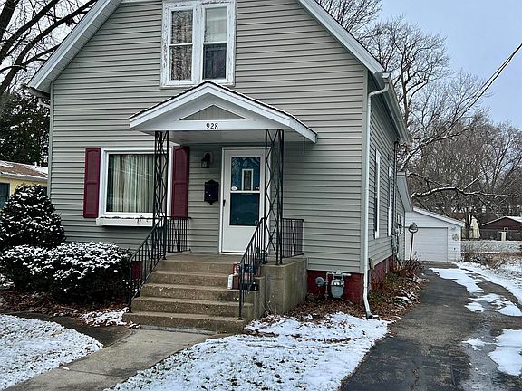 2nd image of 928 Arnold St