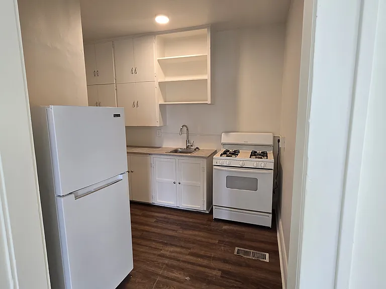 651 S Peoria Ave #6 — Photo 3