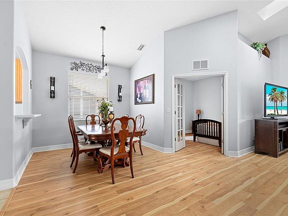 4th image of 69 Raintree Cir