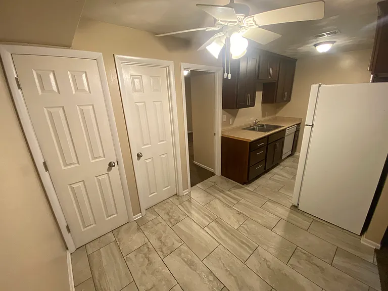 2534 J St #5 — Photo 3