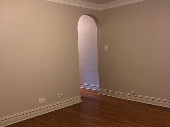 2nd image of 714 Lee St APT 8