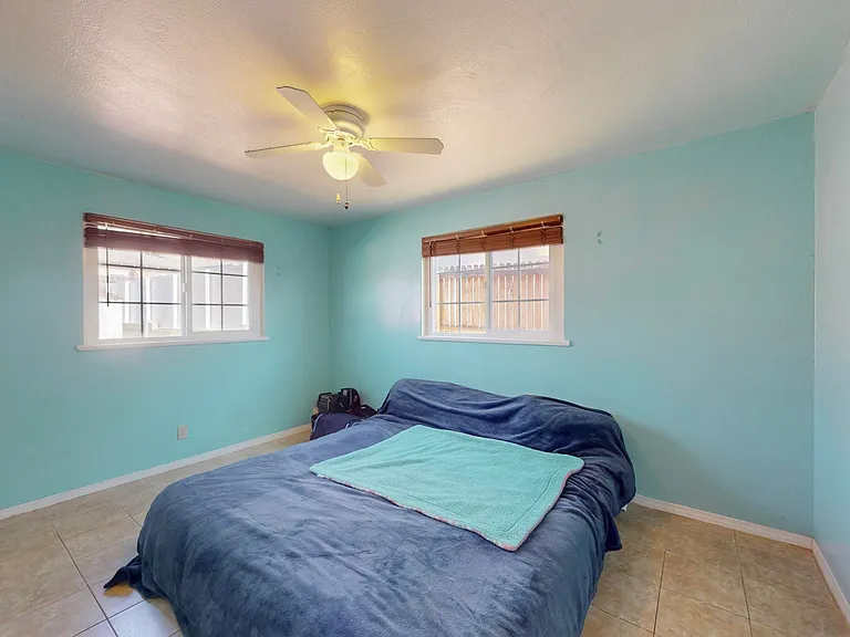 11517 Ralph Ave NE — Photo 12