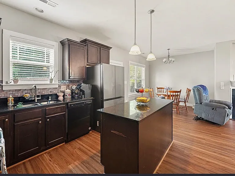 38 Wood Green Dr — Photo 3