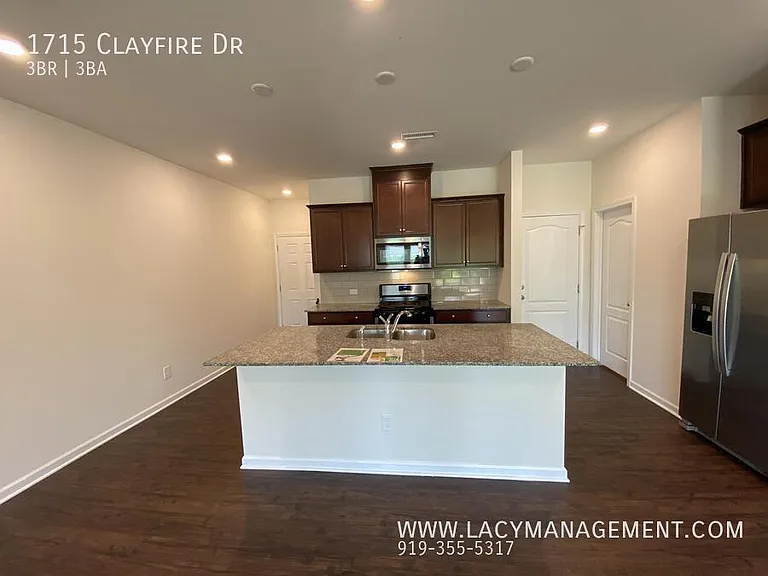 1715 Clayfire Dr — Photo 3