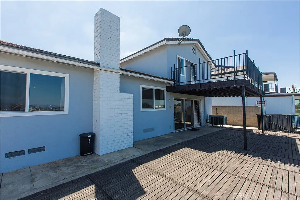 4 bed, 2.5 bath, 2077 sqft, $4,700 — Photo 4
