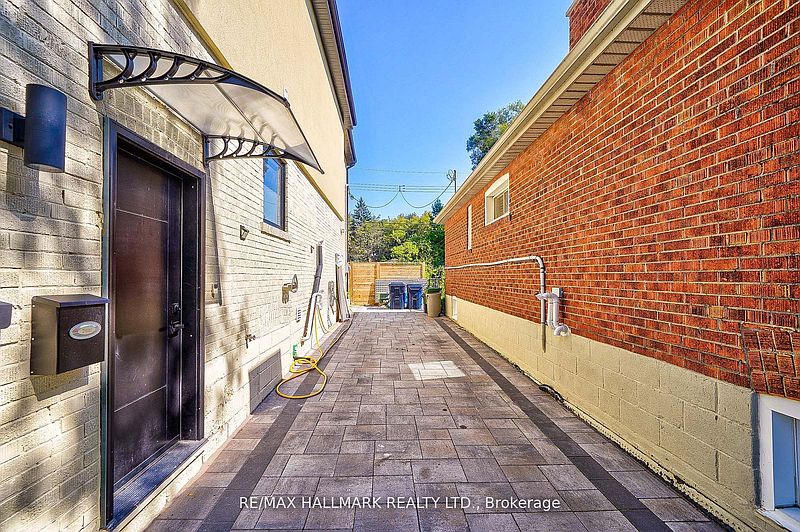 Toronto House for rent - 4 Bedrooms — photo 23