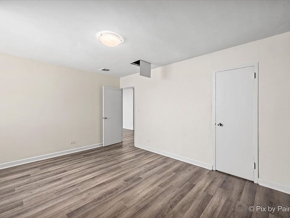 1st image of 6301 N Sheridan Rd APT 2V