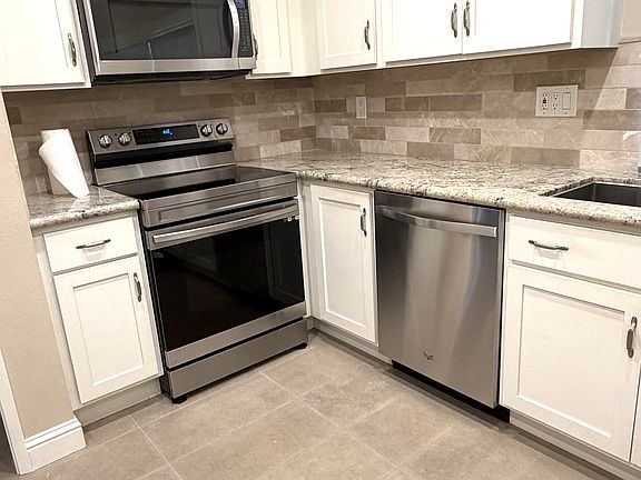 3rd image of 7387 Hillsdale Dr
