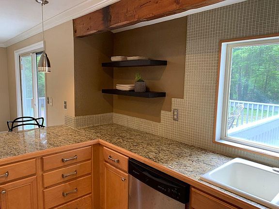 3rd image of 3905 70th Ave NW