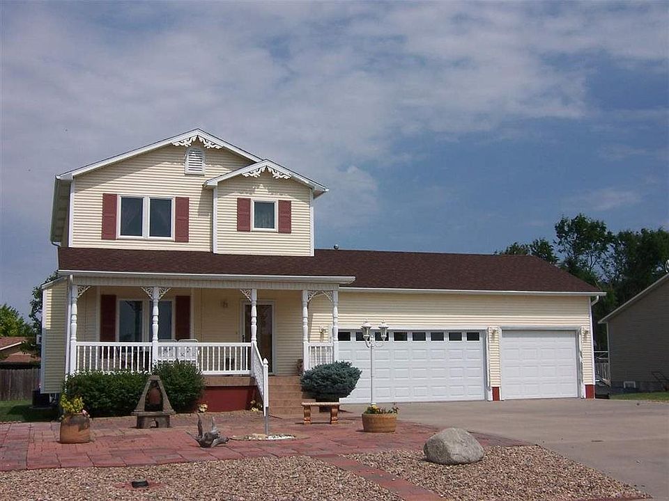 1st image of 415 Runyan Ave
