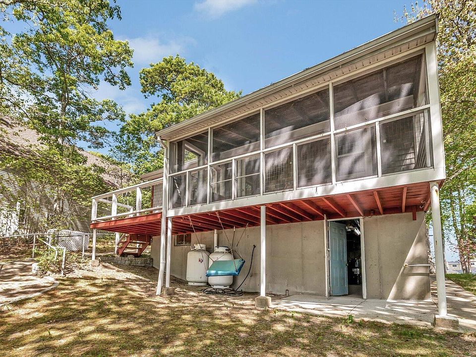 1st image of 40 Lakeview Boulevard