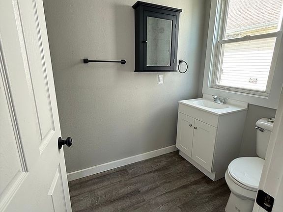 4th image of 806 Broad St #3