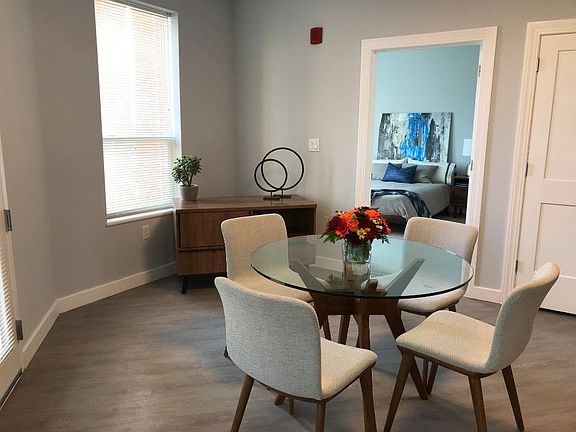 3rd image of 4 Crown Dr Unit 101