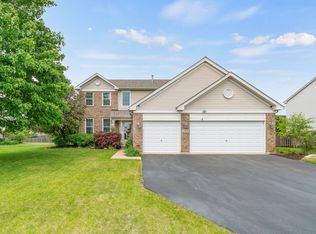 853 Prairie Crossing Dr, Yorkville, IL 60560