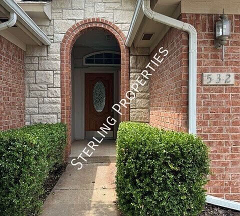 2nd image of 532 Lone Oak Dr