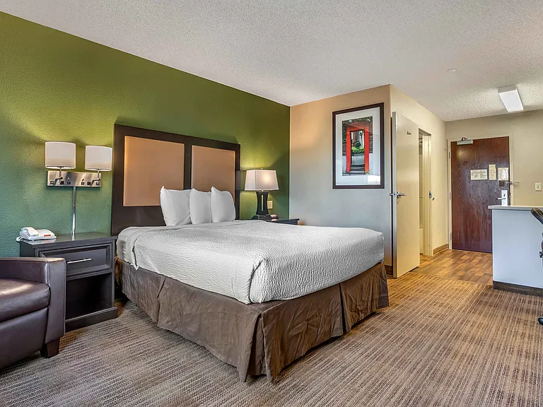 Studio Suite - 1 Queen Bed