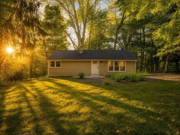 140 Highland Ave, Russell, MA 01071