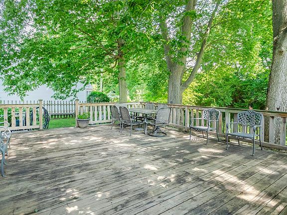 4th image of 100 Trowbridge Dr