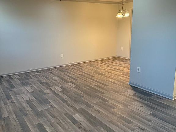 4th image of 28 Wayside Ct