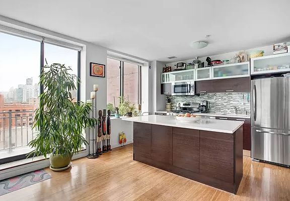 3rd image of 353 E 104th St APT 9B