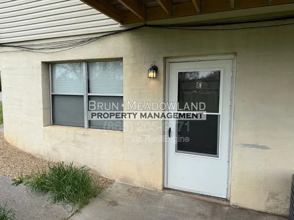 1921 Meadowland Ln, Louisville, TN 37777