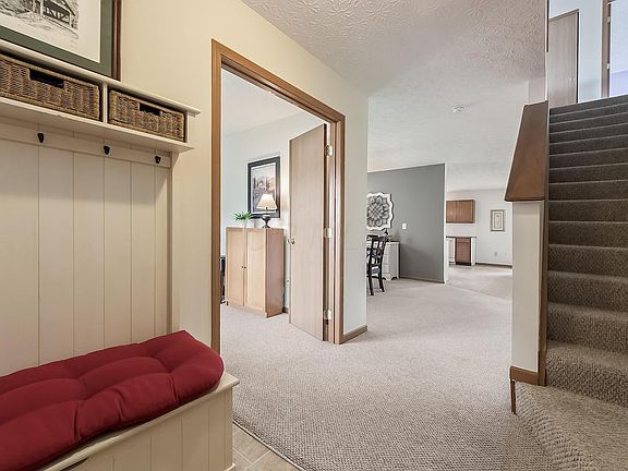 5th image of 440 Hillpine Dr
