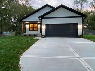 106 S 4th St, Cleveland, MO 64734
