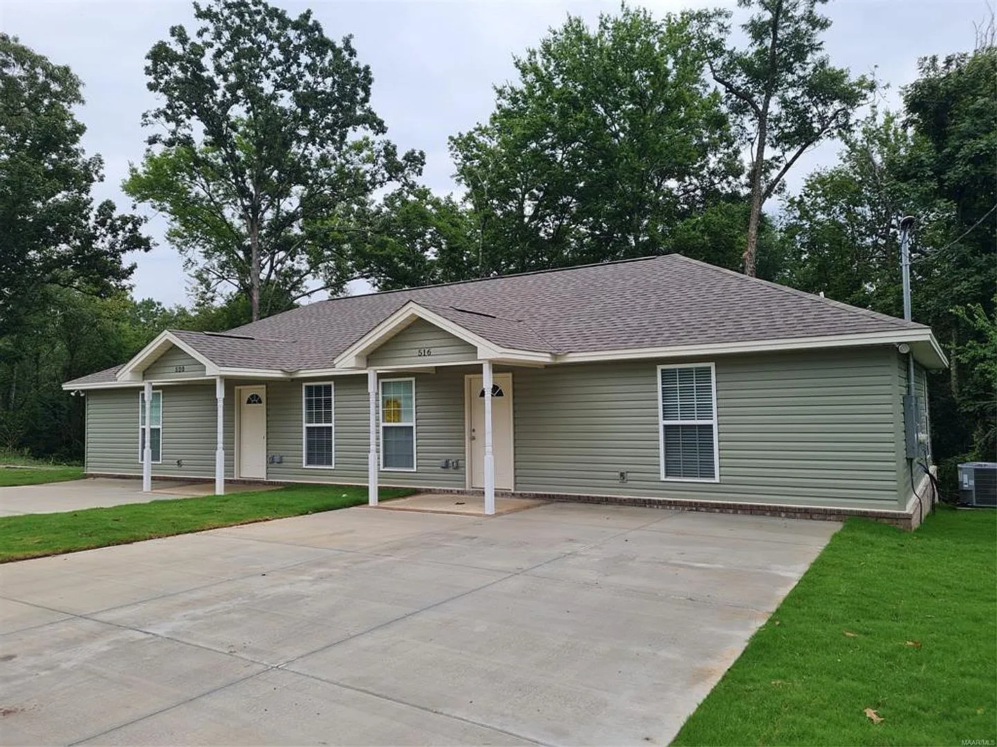 Rent Includes Yard Maintenance — Photo 1