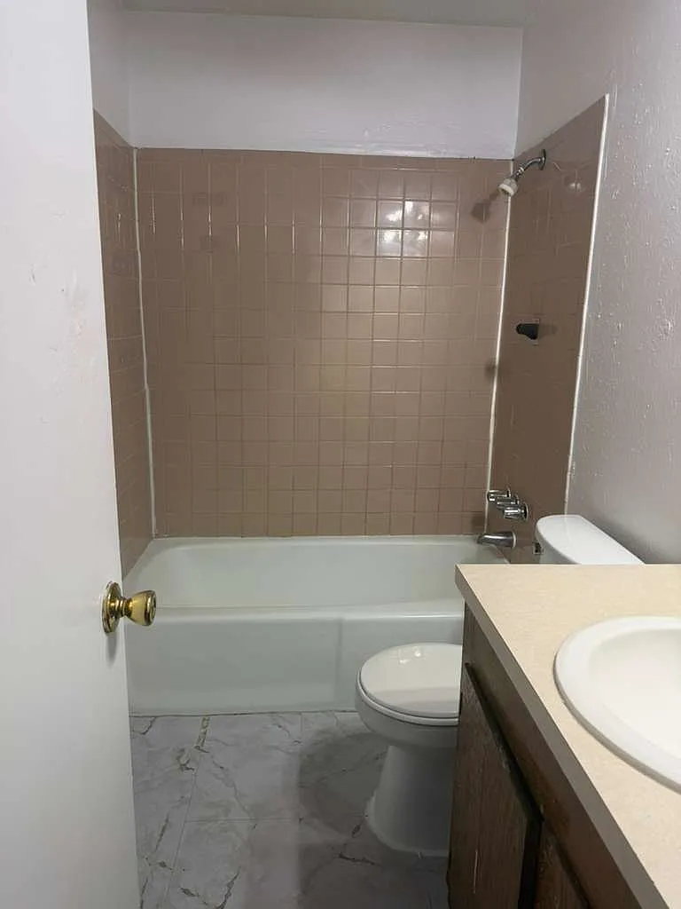 Building Photo - 1726 Switzer St #11