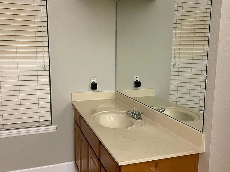 5667 Vintage View Ave — Photo 3