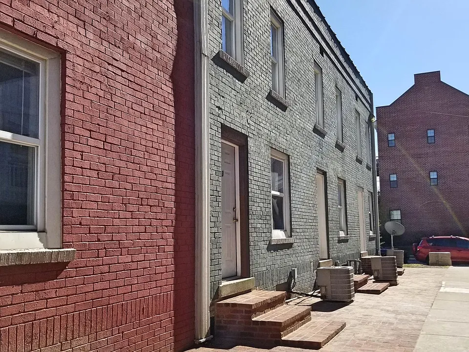 90 E 8th Ave #1