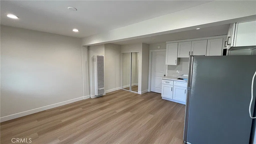 Studio, 400 sqft, $1,695 — Photo 2