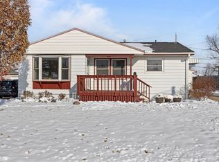 1048 Clifton St NE, Cedar Rapids, IA 52402