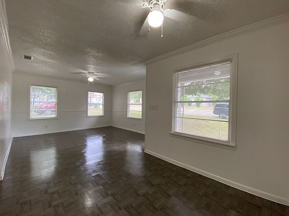 4th image of 4855 Montrose Dr