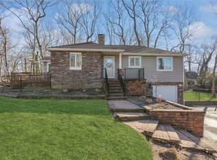 2 Audrey St, Miller Place, NY 11764