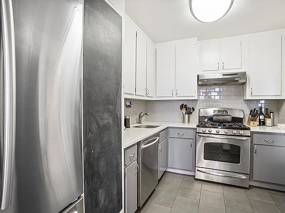 4th image of 155 W 68th St APT 25E